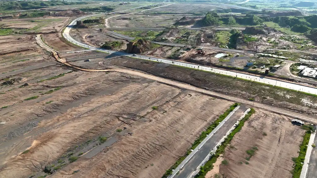 plots in Capital Smart City’s Overseas Central